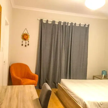 Spacious House In Atalaia With Shared Pool בית נופש *